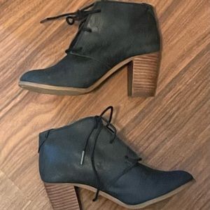 Toms size 6.5 ankle boots
